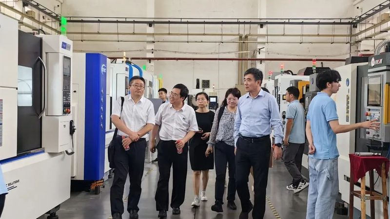 在选型过程中，应关注以下关键性能指标：